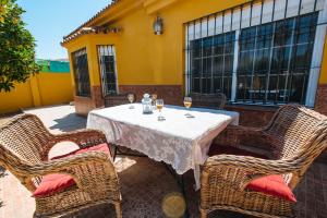 Villa Oasis Los Naranjos con jacuzzi 15 min Sevilla ...