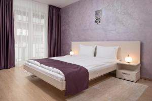 Postel nebo postele na pokoji v ubytování Brasov Holiday Apartments