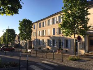 Gallery image of H&ocirc;tel Restaurant La Boule d'Or in Barbezieux