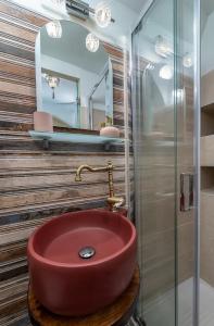 A bathroom at BIBLIOTHEQUE