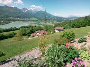 a view of a valley with a river and mountains at Rosentalferien in Ludmannsdorf