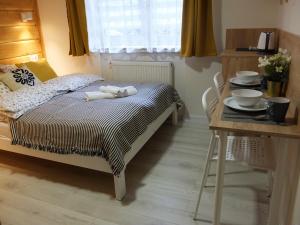 Posteľ alebo postele v izbe v ubytovaní Apartamenty Milka
