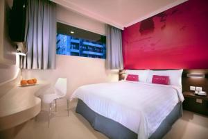 Tempat tidur dalam kamar di favehotel Gatot Subroto Jakarta