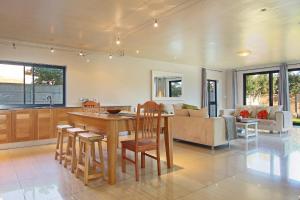 Khu vực ghế ngồi tại Sunset at Granula