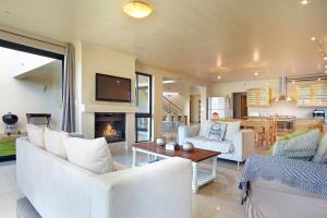 Khu vực ghế ngồi tại Sunset at Granula