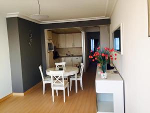 a dining room and kitchen with a table and chairs at Appartement met prachtig zicht op zee in Ostend