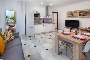 Kuchnia lub aneks kuchenny w obiekcie WintowinRentals All Comforts Málaga Center