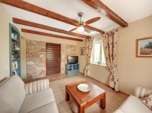 a living room with a couch and a table at Villa Rosa in Vrboska