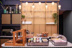 Dapur atau dapur kecil di Mercure Nantes Centre Passage Pommeraye +29 gambar