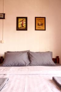 Sorya Guesthouse & Dolphin Tours客房内的一张或多张床位