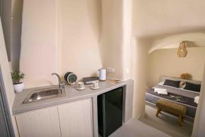 A kitchen or kitchenette at Santorini Villas