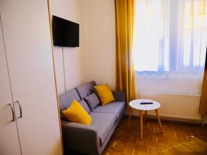 TV a/nebo společenská místnost v ubytování Konditorei Mandl