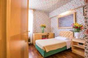 Postel nebo postele na pokoji v ubytování Albergo Italia