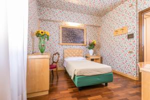 Postel nebo postele na pokoji v ubytování Albergo Italia