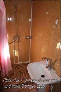 Koupelna v ubytování Guesthouse Nakudurta + 26 fotografií