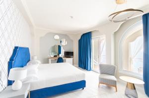 Postel nebo postele na pokoji v ubytování Hotel Club Due Torri