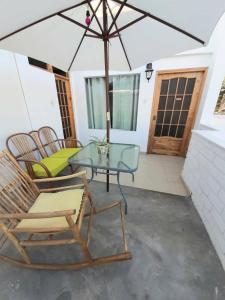 A balcony or terrace at El Huerto Hostel