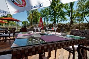 Reštaurácia alebo iné gastronomické zariadenie v ubytovaní Hotel Forza