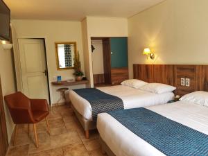 Un ou plusieurs lits dans un hébergement de l'établissement Hostellerie De Bretonnière - Groupe Logis Hotels