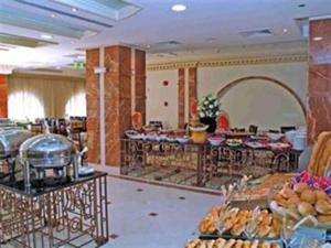 Makanan di atau berdekatan hotel