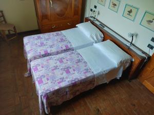 A bed or beds in a room at Agriturismo Le Clementine Még 18 kép