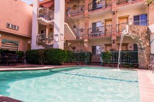 Bazén v ubytování Business Hotel & Suites María Bonita nebo v jeho okolí