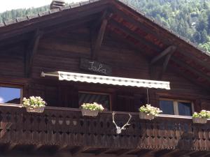 Nespecifikovaný výhled na hory nebo výhled na hory při pohledu z bed and breakfast + 1 fotografie