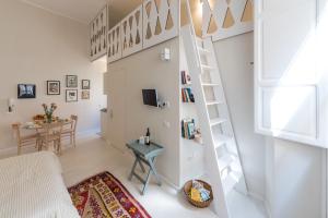 a small apartment with a staircase and a living room at casa minù lamarmora in Cagliari