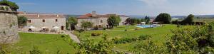 an estate with a large yard with a swimming pool at Casa da Mina in Carapito