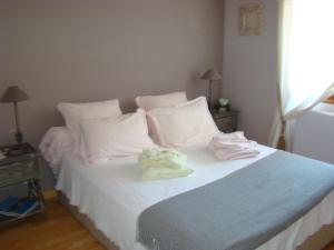 Katil atau katil-katil dalam bilik di B&B L'Oustalet de Sylvie +9 gambar
