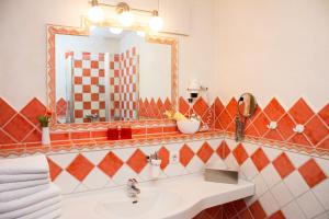 Vannituba majutusasutuses Hotel Casa Rustica - Eintrittskarten für den Europapark erhalten Sie garantiert über uns!