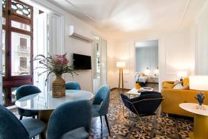 TV a/nebo společenská místnost v ubytování Gran Vía Luxury 3BR