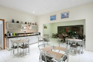 a restaurant with tables and chairs in a room at Tokyo Hotel in Três Lagoas