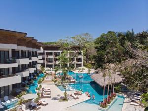 Hồ bơi trong/gần Azura Beach Resort - All Inclusive - Adults Only