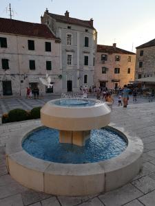 Bazén v ubytování Apartment Riva nebo v jeho okolí