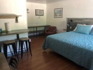 Ein Bett oder Betten in einem Zimmer der Unterkunft Swell Motel