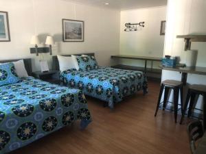Ein Bett oder Betten in einem Zimmer der Unterkunft Swell Motel