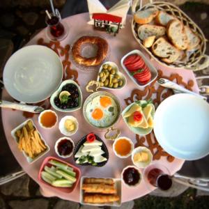 Svečiams siūlomi pusryčių variantai apgyvendinimo įstaigoje Badeli Konak Safranbolu