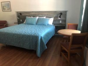 Ein Bett oder Betten in einem Zimmer der Unterkunft Swell Motel