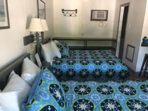 Ein Bett oder Betten in einem Zimmer der Unterkunft Swell Motel