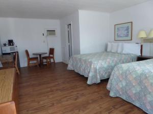 Ein Bett oder Betten in einem Zimmer der Unterkunft Swell Motel