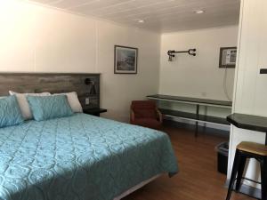 Ein Bett oder Betten in einem Zimmer der Unterkunft Swell Motel