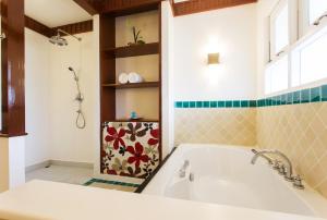 Koupelna v ubytování Samui Buri Beach Resort