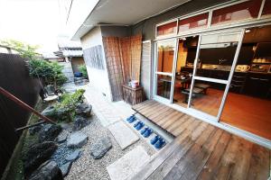 Balkon atau teras di Nara Imai House