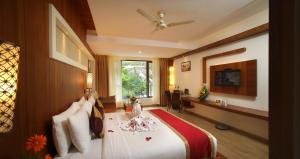 Postel nebo postele na pokoji v ubytování Amber Dale Luxury Hotel & Spa, Munnar