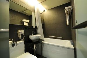 Bagno di Forward Suites II