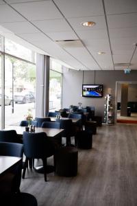 TV a/nebo společenská místnost v ubytování City Central Hotel Örebro by First Hotels