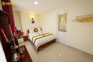 Postel nebo postele na pokoji v ubytování An Phu Hotel Da Lat
