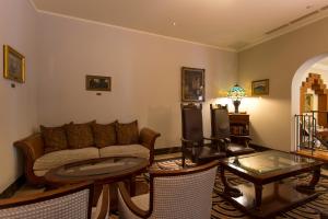 A seating area at Hotel Monterey La Soeur Osaka