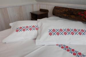 Katil atau katil-katil dalam bilik di Cabana Mosneagului